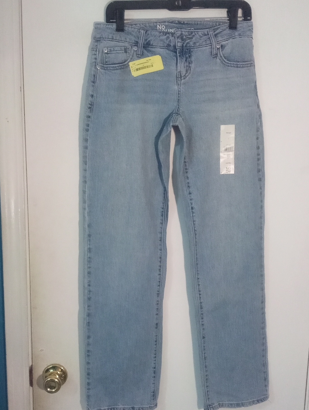 No Boundaries Light Wash Straight Leg Jeans  Size 2 NWT Low Rise Light Wash